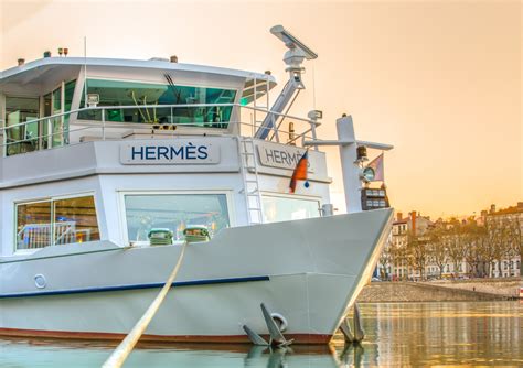 bateau hermes restaurant